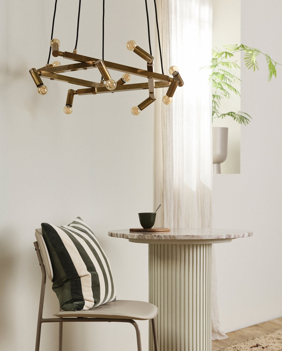 Lysekrone til 10 pærer - ø75 cm - messing finish