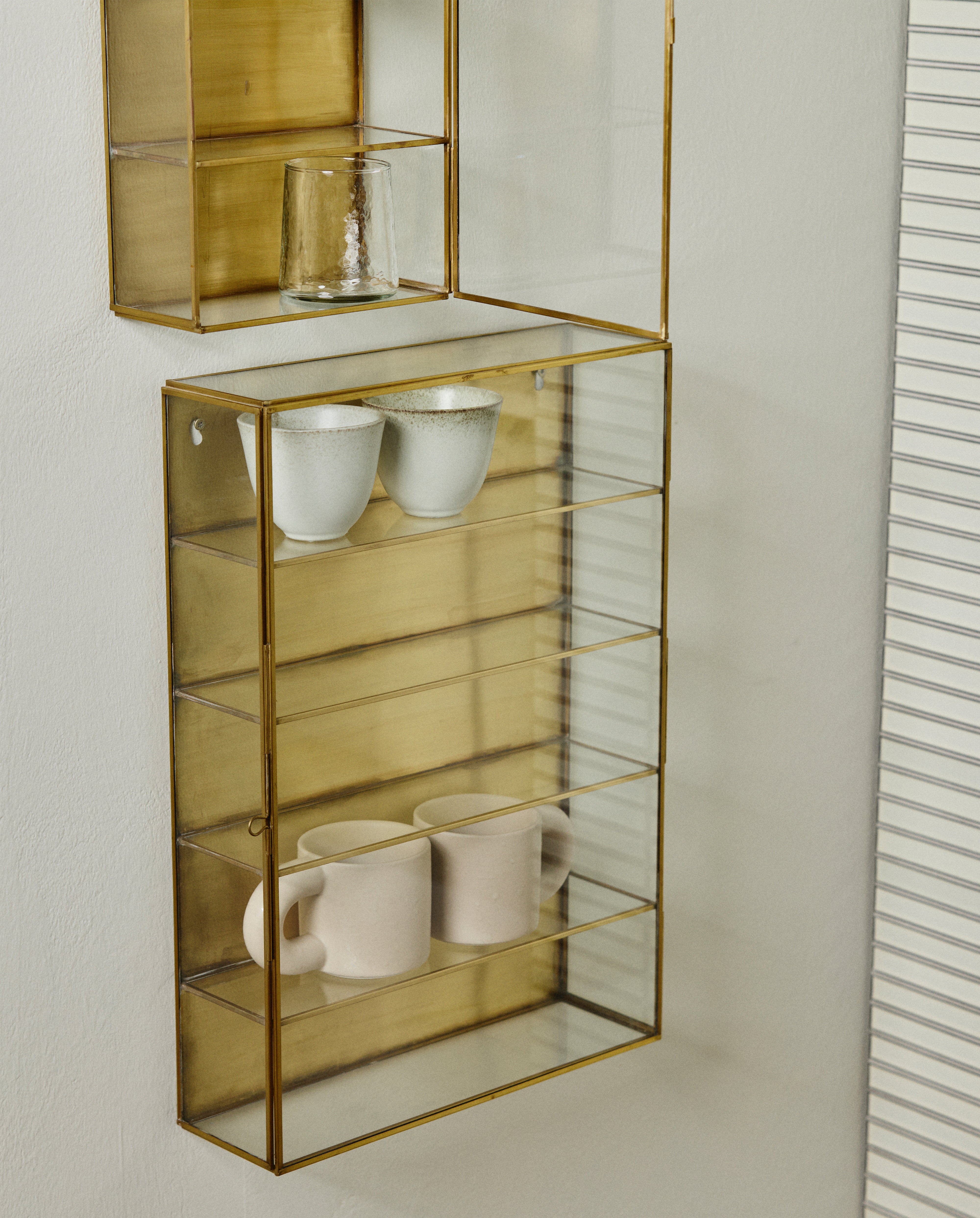 ADA vægskab i jern, M, 50x35 - guld finish