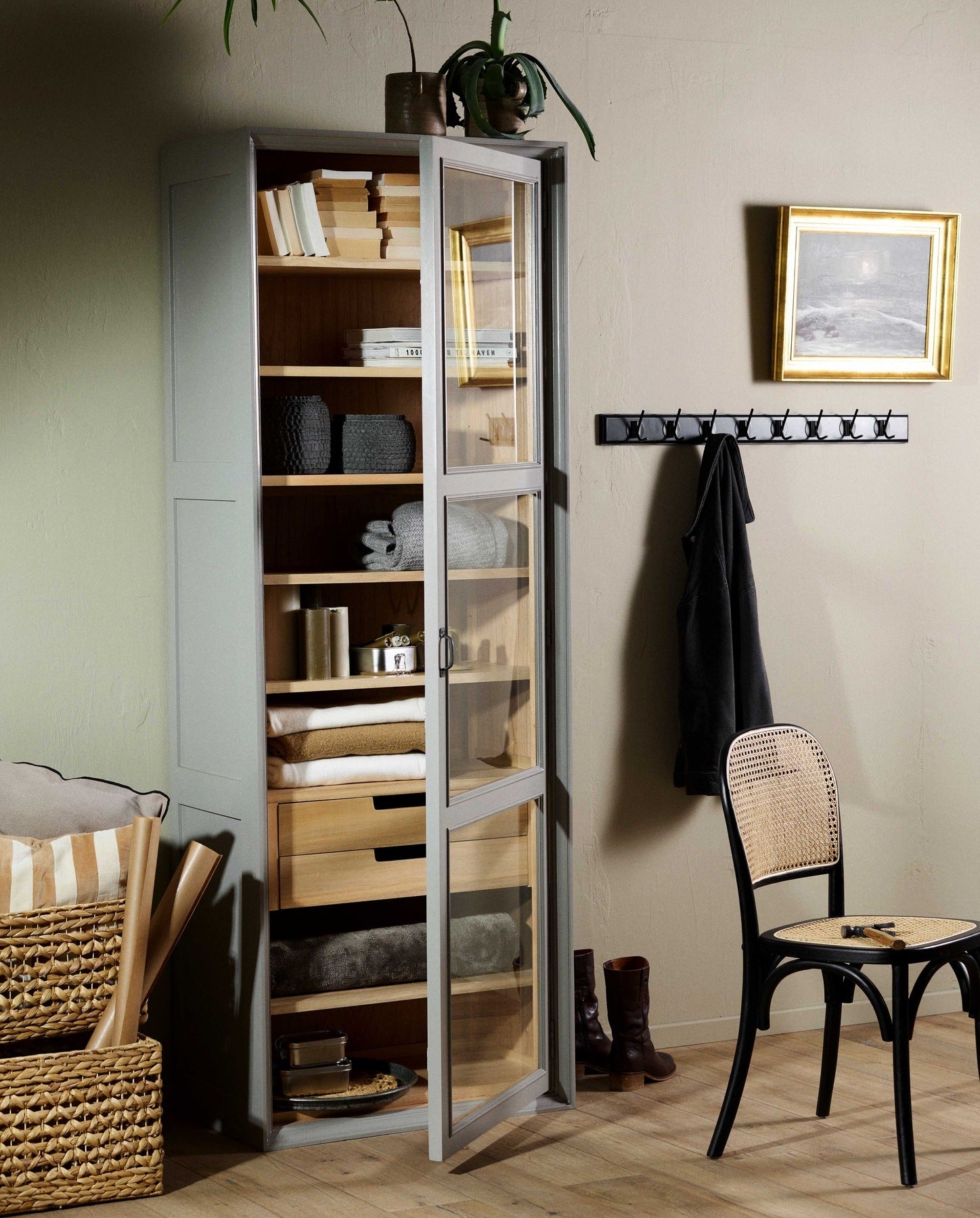 EDGY knagerække med 8 knager - sort m. sort finish