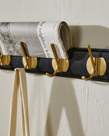 EDGY knagerække i træ med 6 messing knager - 60 cm - sort