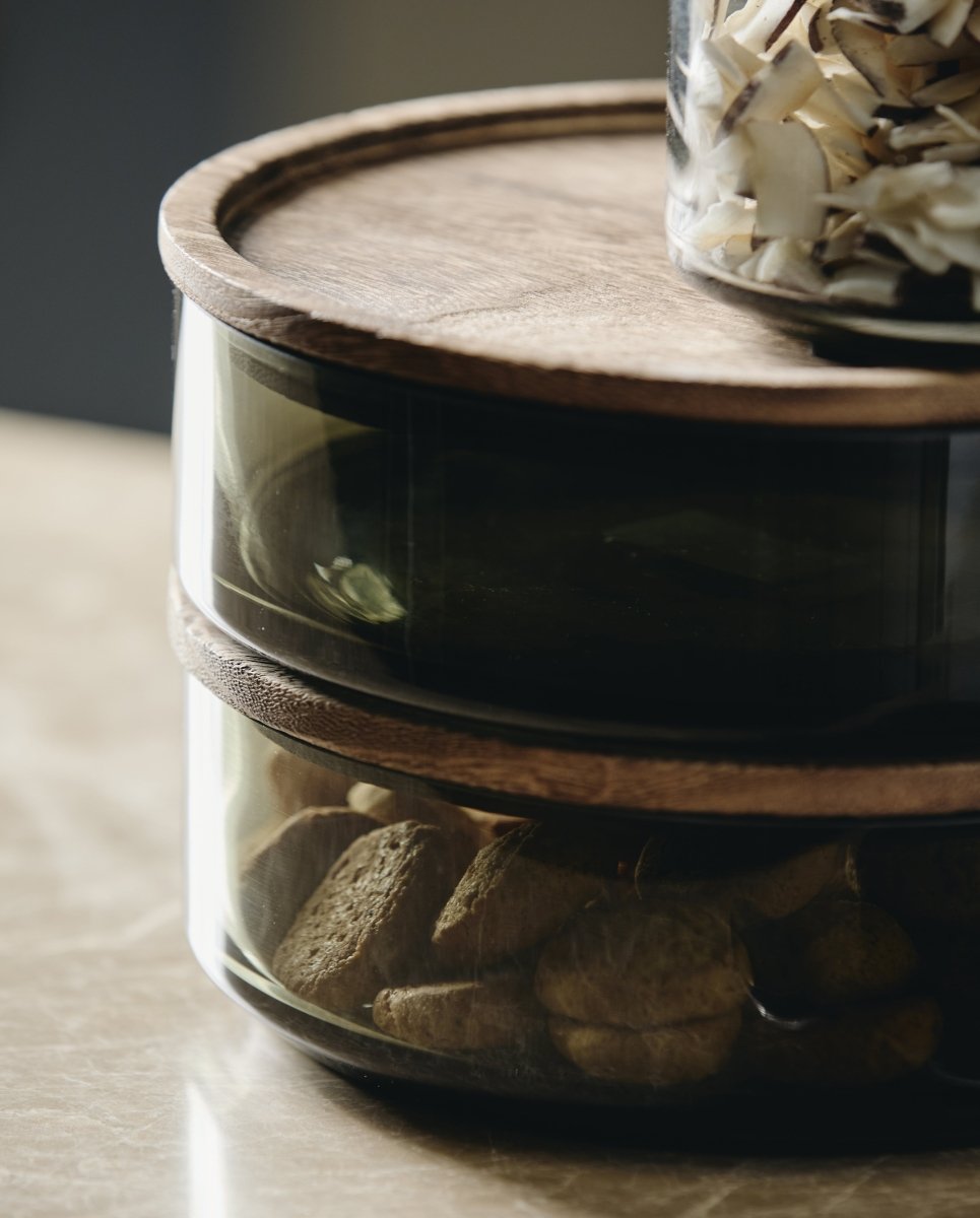 BASIL opbevaringsglas med låg i træ - 1300 ml - nordal.dk