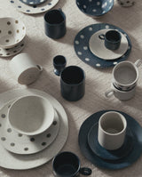GRAINY tekop i keramik m/hank - h5,5 cm - sand/mørkeblå