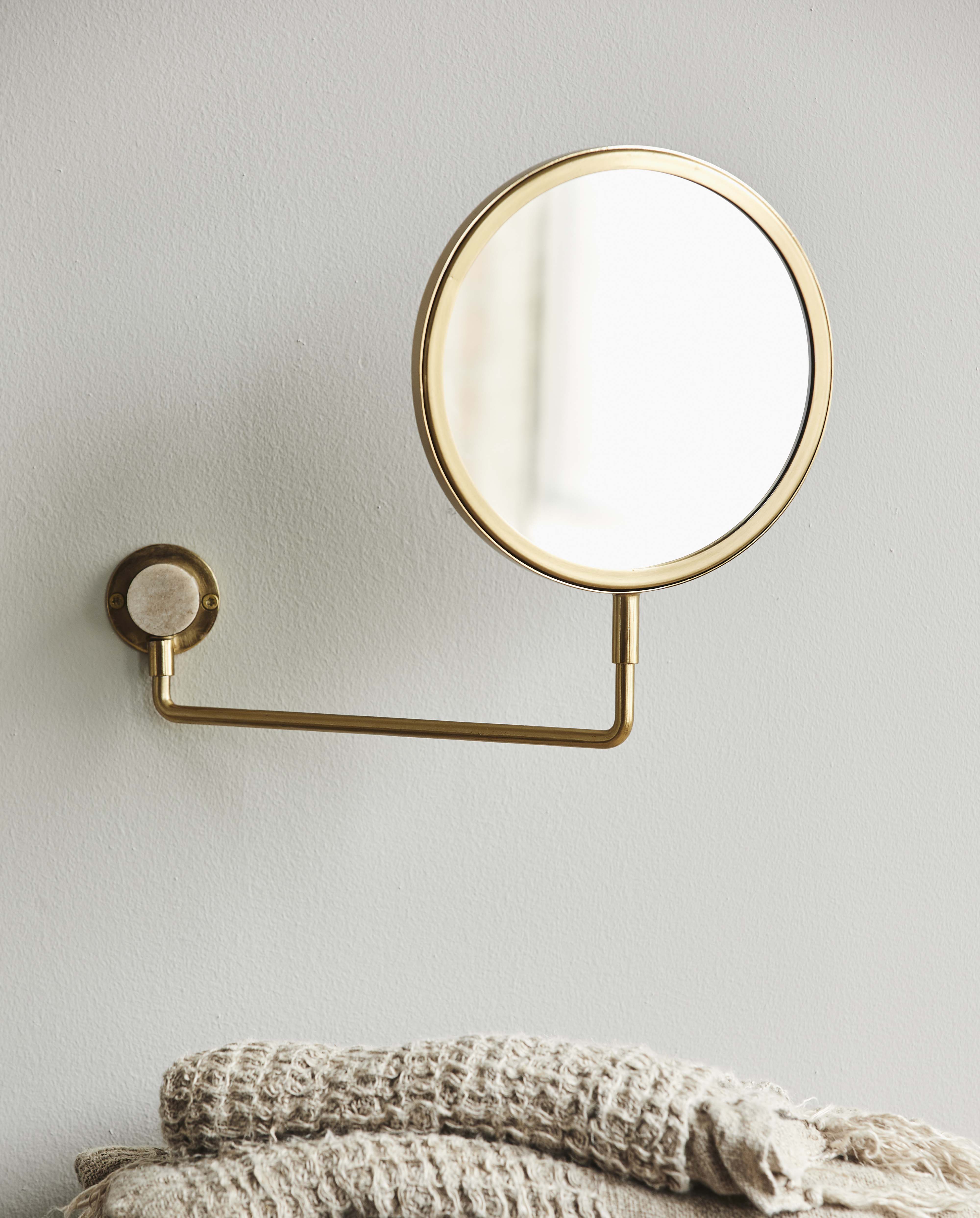 TESIA vægspejl i metal - 39x27 cm - guld finish