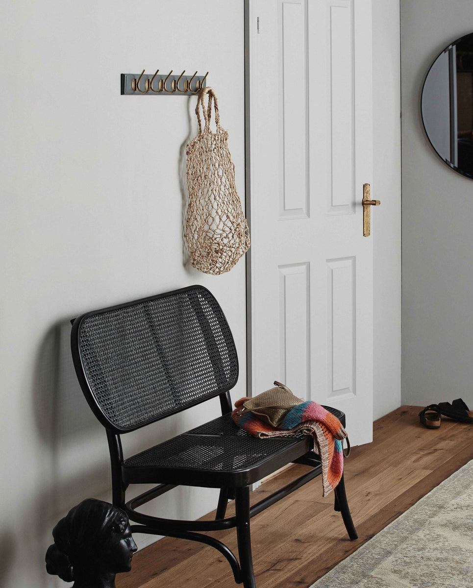 EDGY knagerække i træ med 6 messing knager - 60 cm - grå