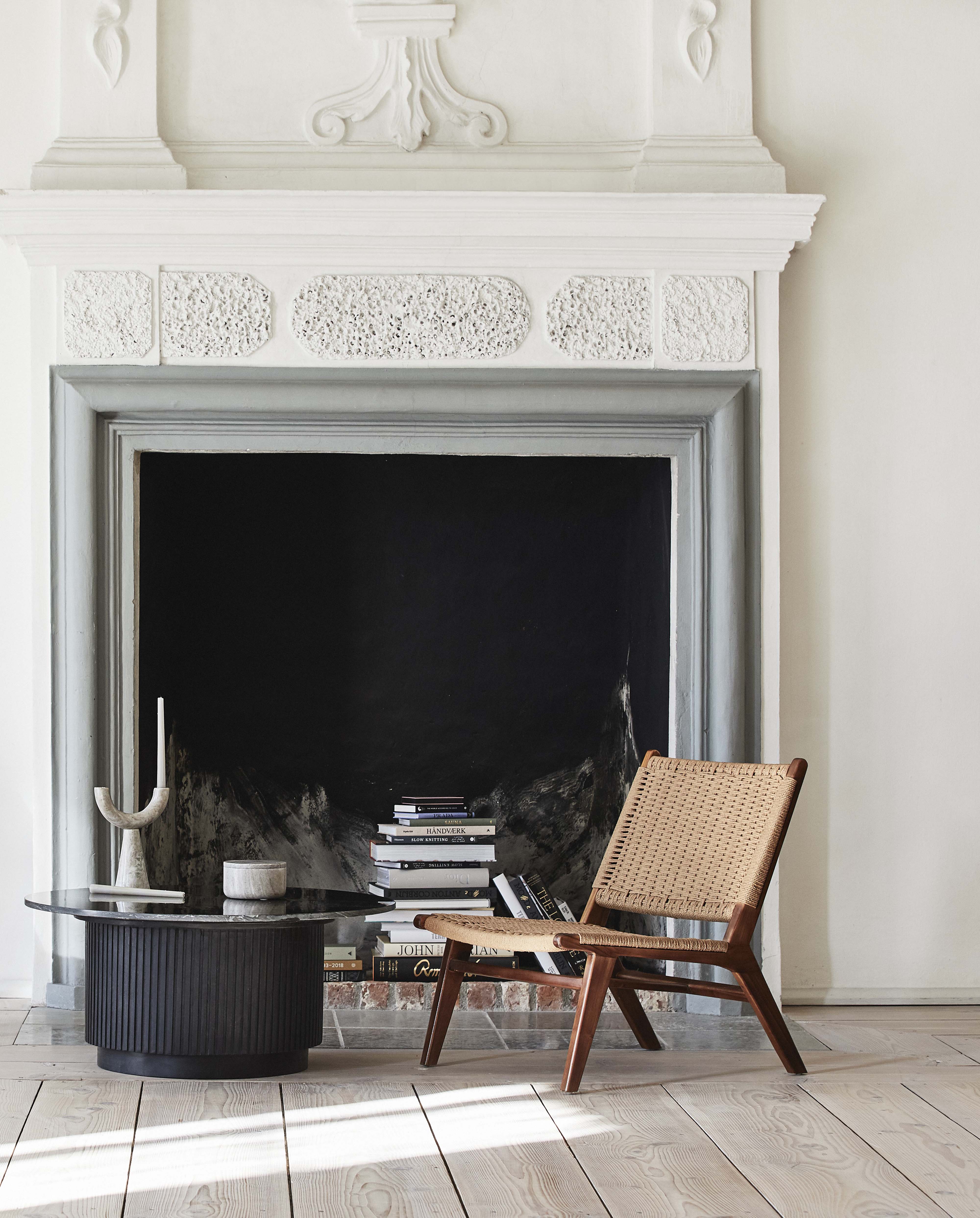 ERIE rundt sofabord i træ og marmor - ø90 cm - sort