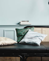 AVIOR pudebetræk i satin - 45x45 - lys blå/grå - nordal.dk