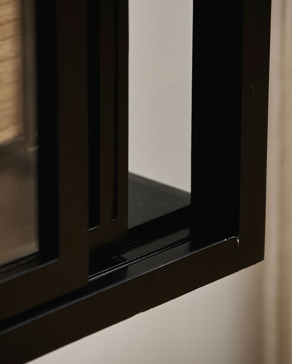 BEI vægskab i træ med skydelåger - 122x82 - sort/natur - nordal.dk