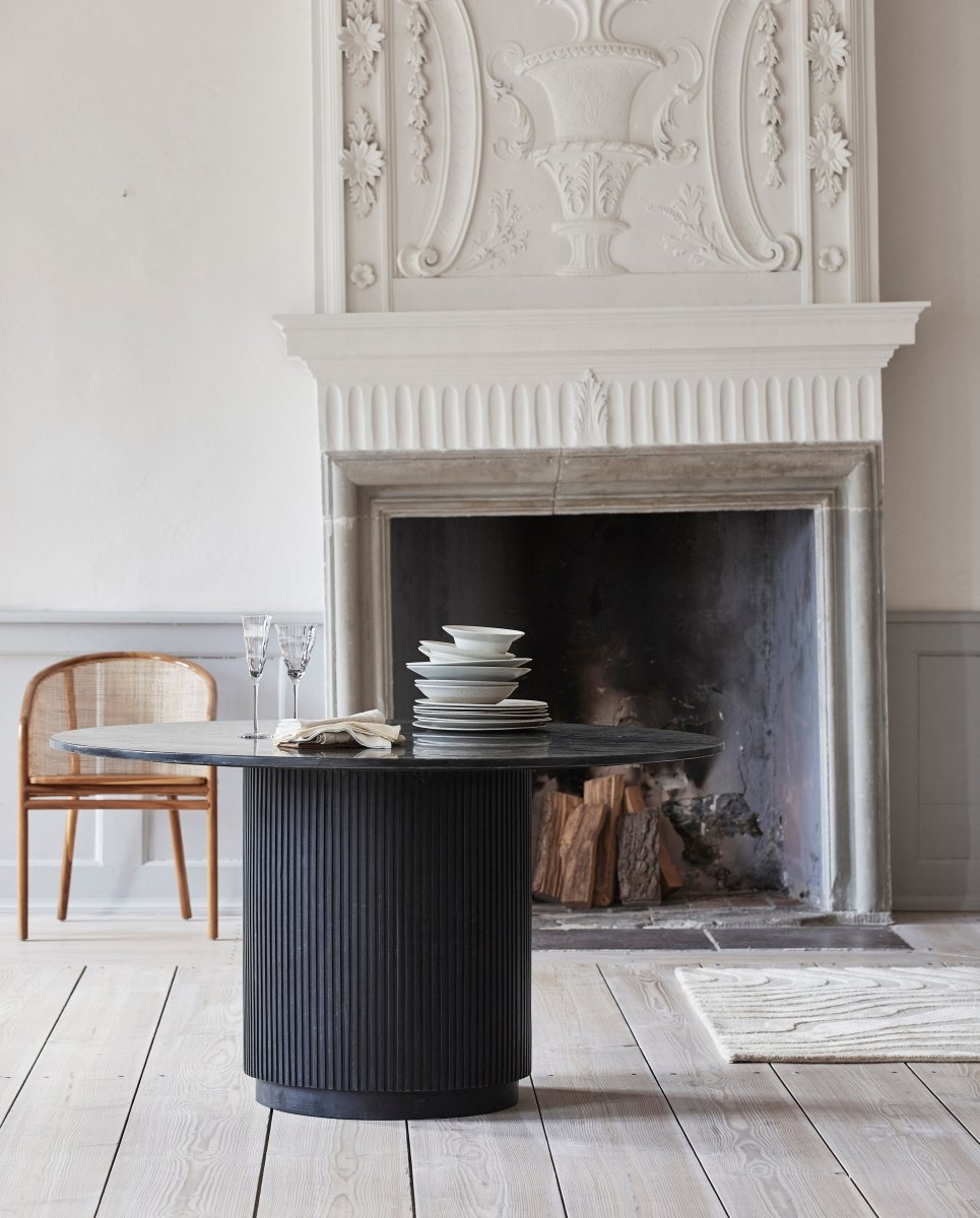 ERIE rundt spisebord i træ og marmor - ø140 cm - sort - nordal.dk