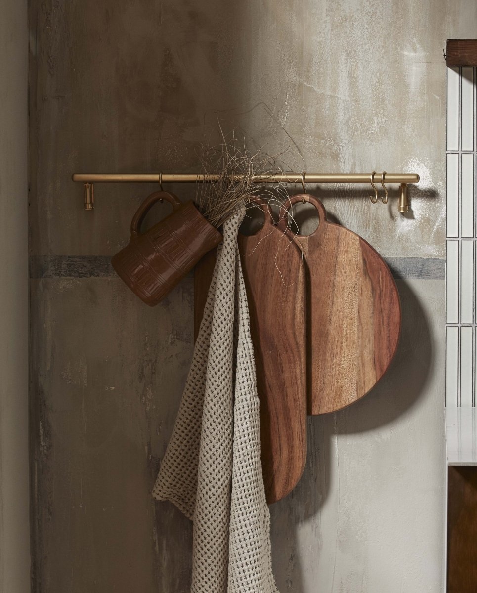 MALO hylde med 6 kroge - brass - nordal.dk