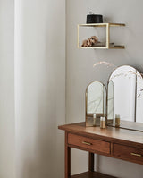 NERA hylde/sengebord i metal med glas - 36x20 cm - guld - nordal.dk