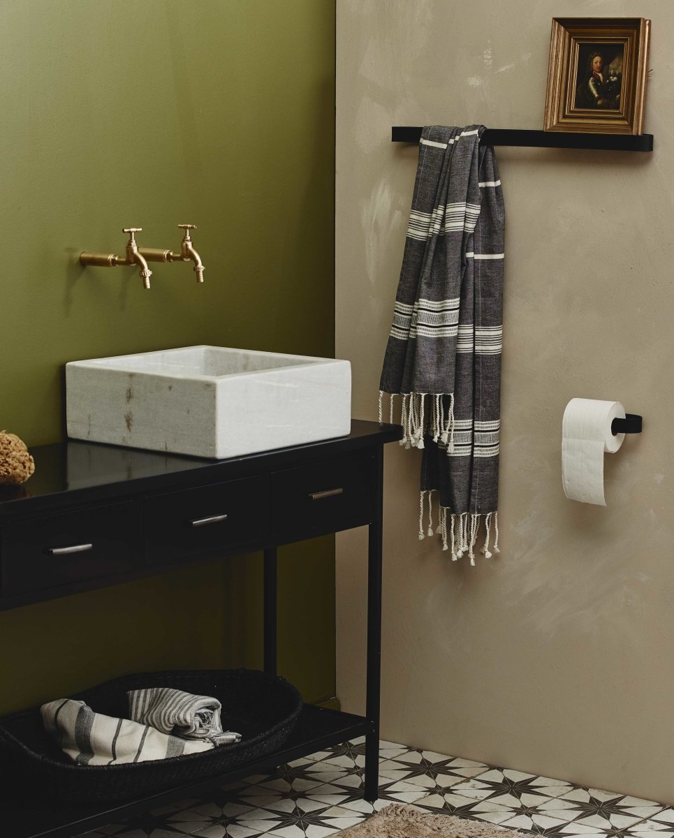 SOTRA toiletrulleholder i rustfrit stål - L16,5 cm - sort - nordal.dk