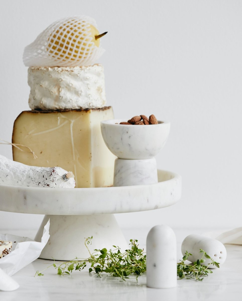 SUMAK salt og peber sæt i marmor - hvid - nordal.dk