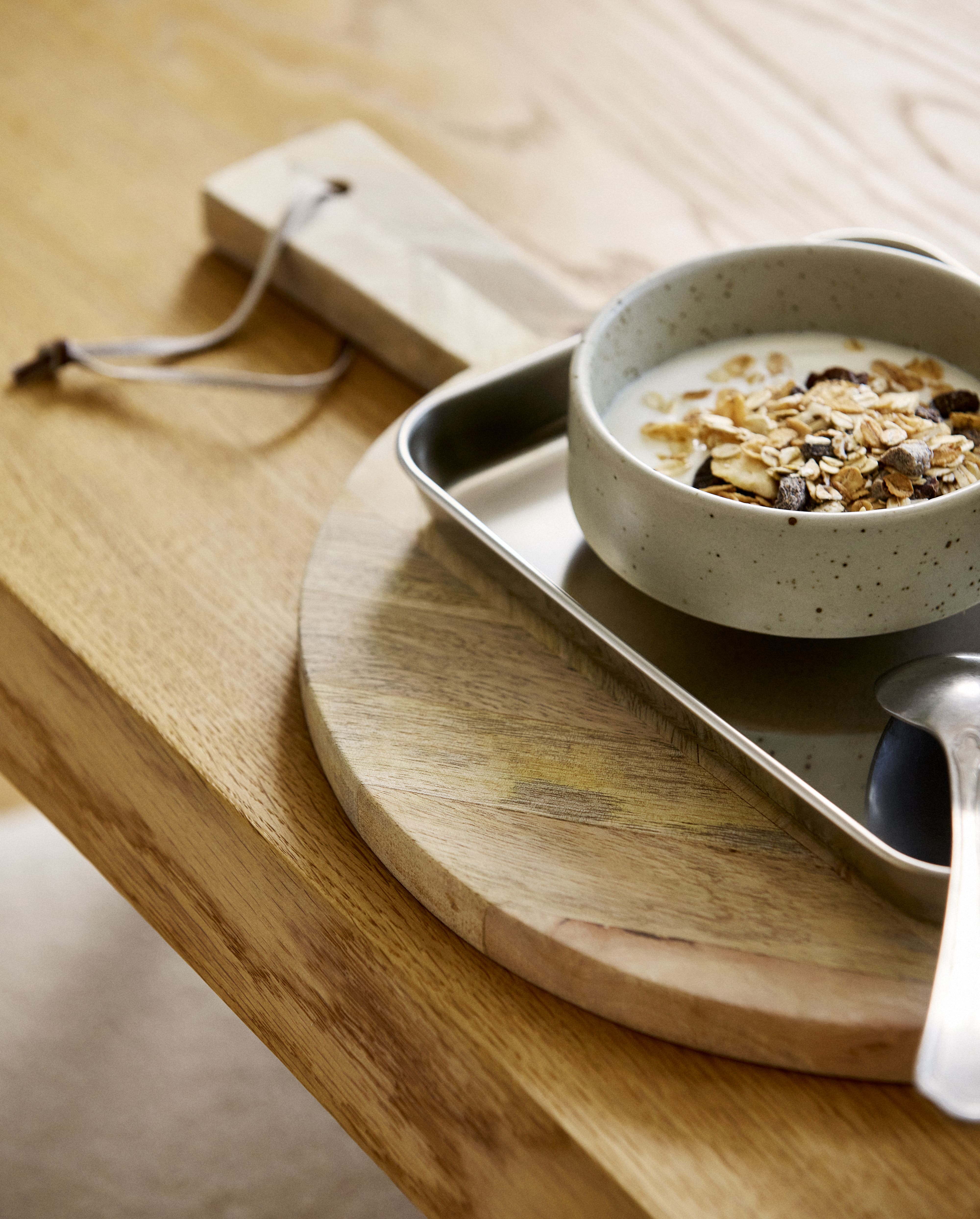 Rundt skærebræt i mangotræ - ø32 cm - natur