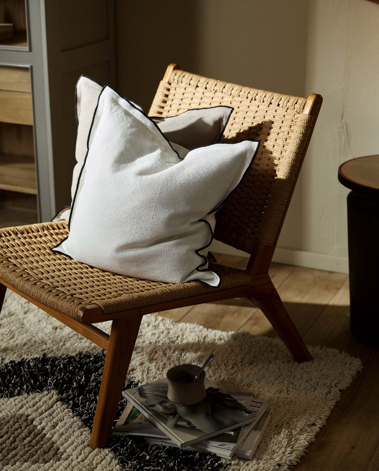 CLUB loungestol i teaktræ med flet - natur