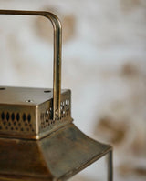 ANTIQUE lanterne i jern - h30 cm - guld finish - nordal.dk