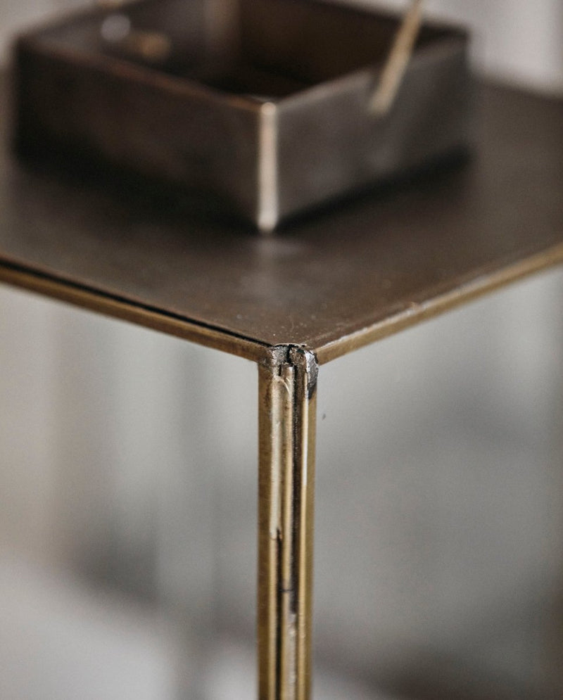 ANTIQUE lanterne i jern - h35 cm - guld finish - nordal.dk