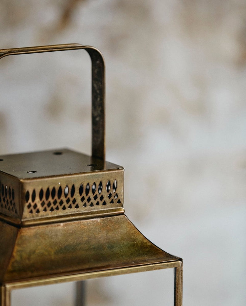 ANTIQUE lanterne i jern - h38 cm - guld finish - nordal.dk