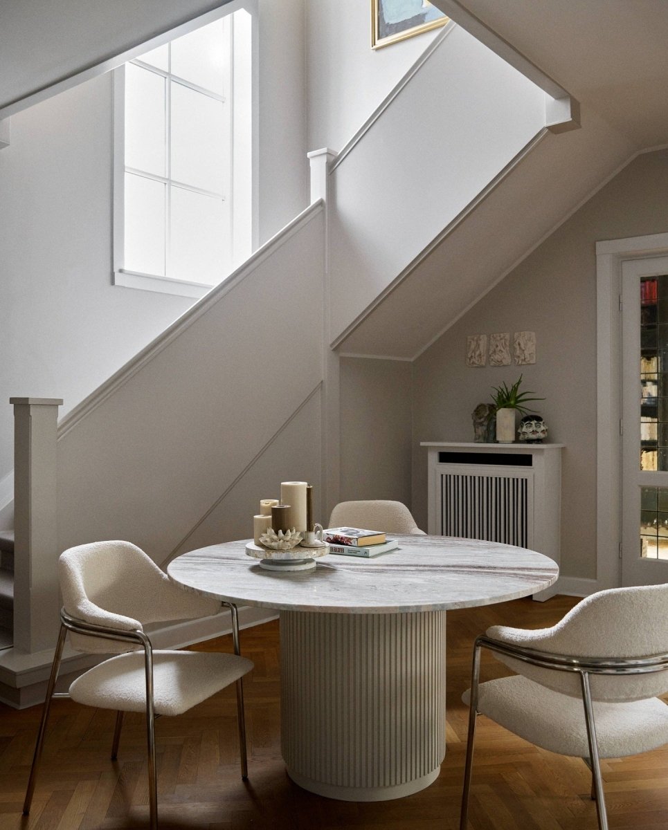 ERIE rundt spisebord i træ og marmor - ø140 cm - råhvid, brun, beige - nordal.dk