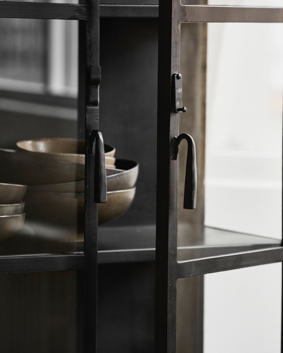 PHOENIX vitrineskab i jern - 175x80 - sort - nordal.dk