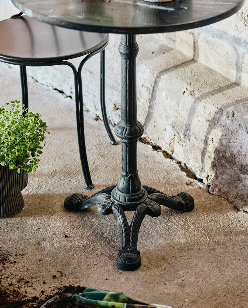 Rundt cafébord i jern og marmor - ø60 cm - sort - nordal.dk