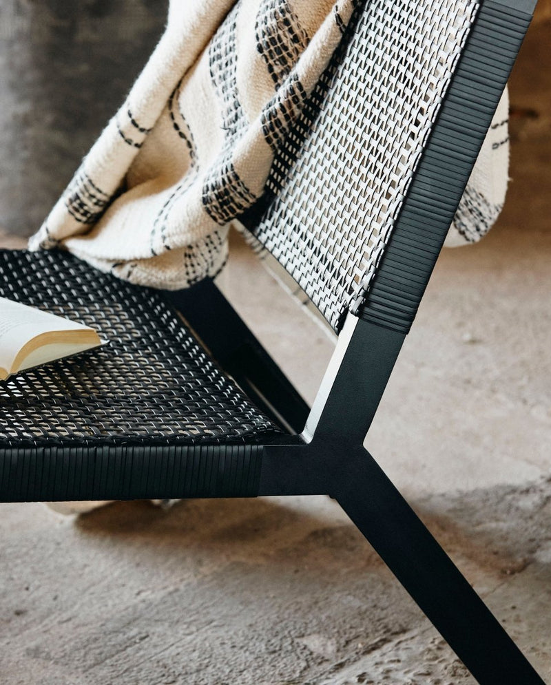 VASAI lounge havestol i flettet polyrattan - sort - nordal.dk
