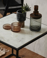 CUBE sidebord i jern m/marmor - h100 cm - sort/hvid