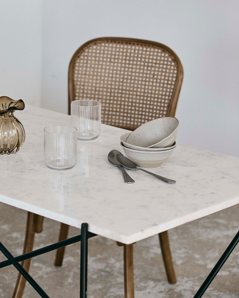 DEE spisebord / arbejdsbord i jern og marmor - 142x70 - hvid/sort