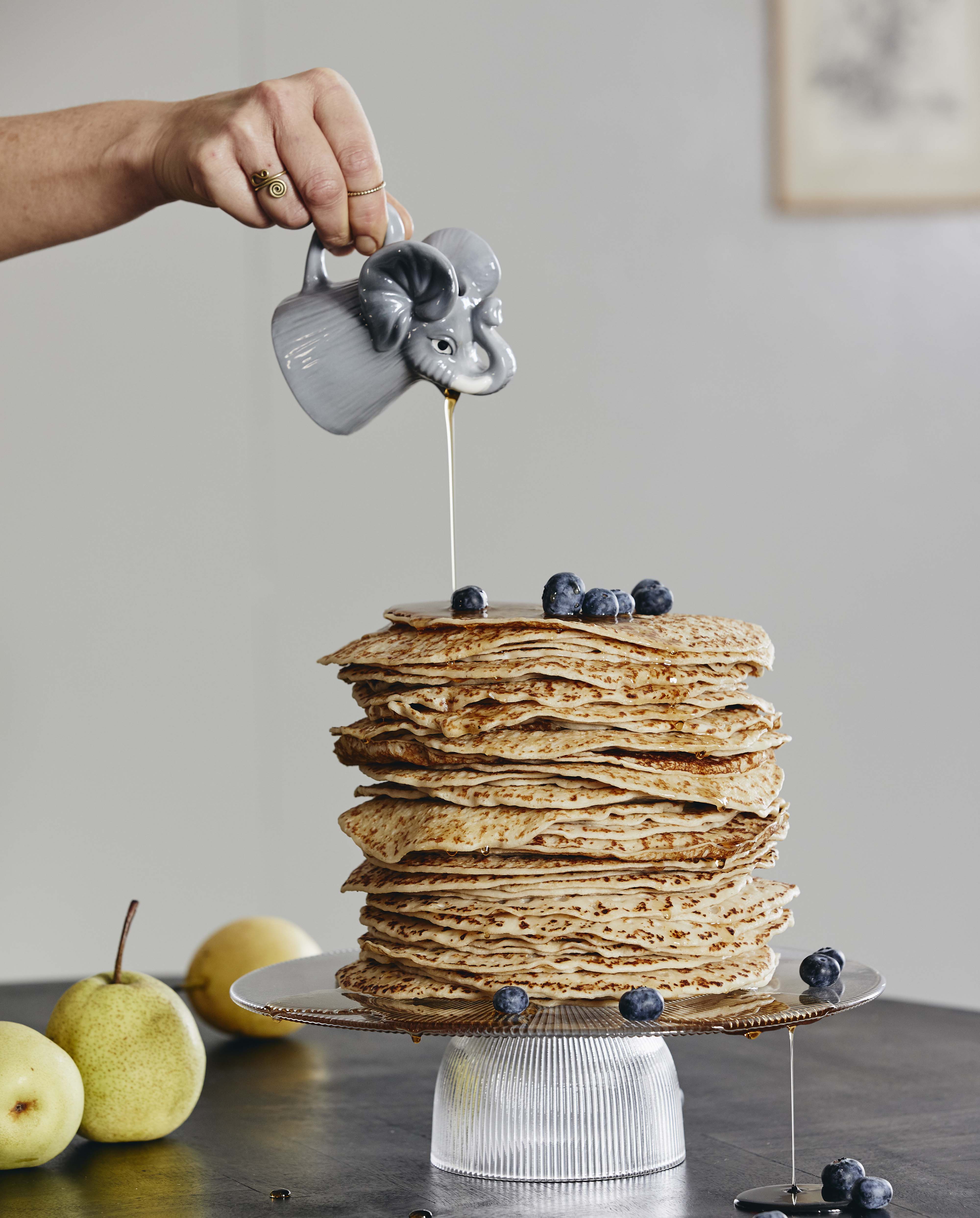 ANNATO flødekande i keramik m/elefant - h10 cm - grå