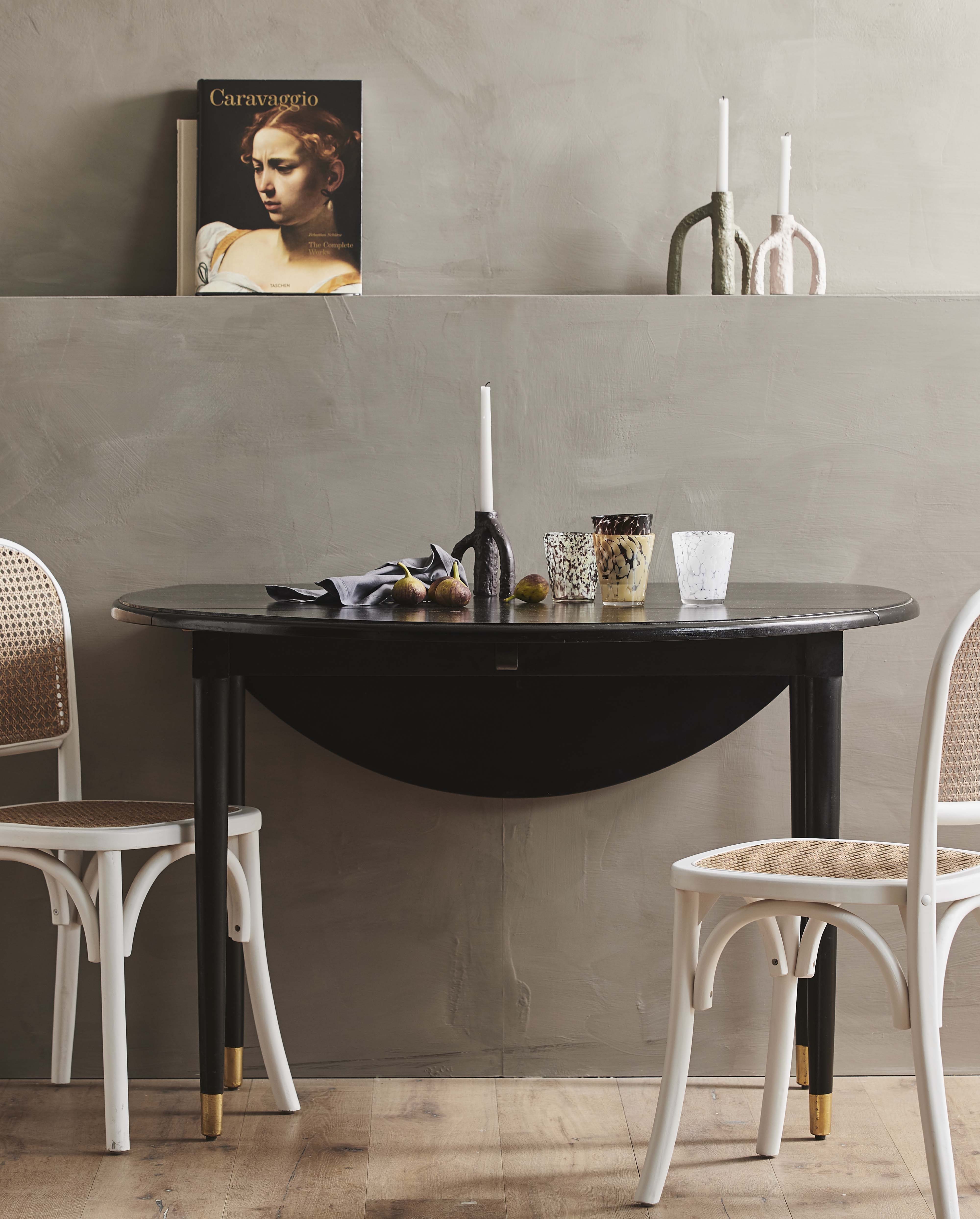 AHR rundt spisebord i træ - ø119 cm - sort/guld