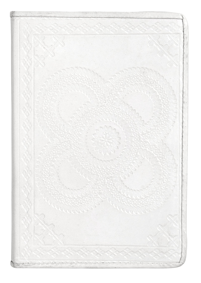 Notesbog i læder med mønster - 16x23 cm - hvid