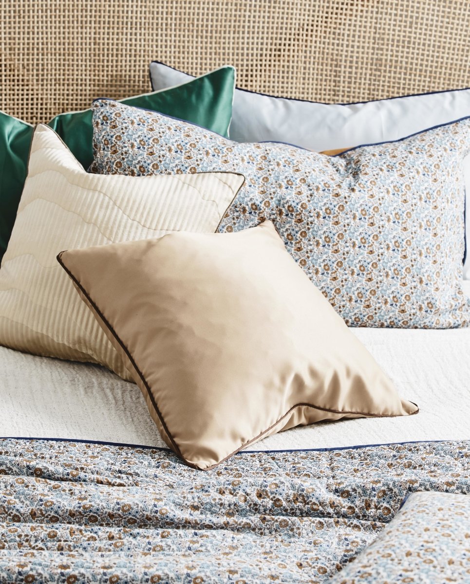 AIN pudebetræk i satin - 50x50 - lys brun - nordal.dk