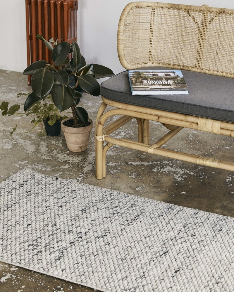 LARA håndvævet uldtæppe - 75x200 cm - elfenben/grå - nordal.dk