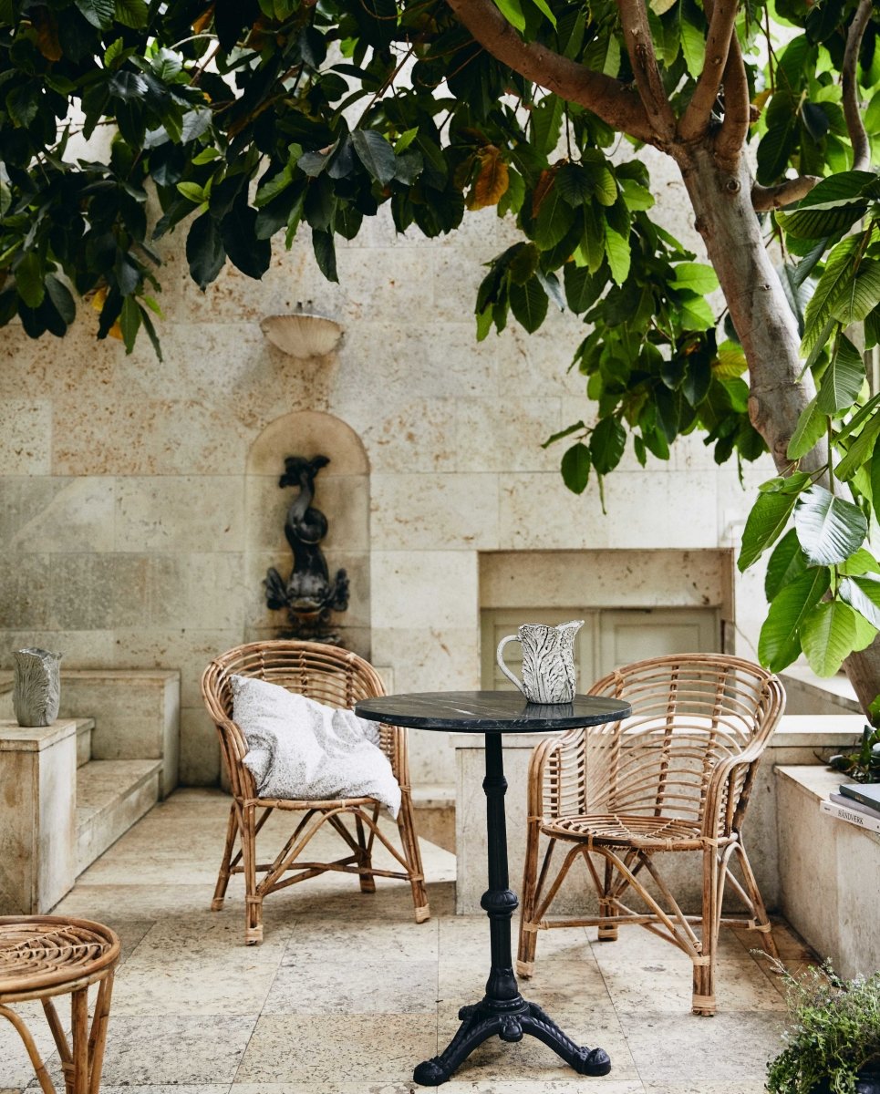 Rundt cafébord i jern og marmor - ø60 cm - sort - nordal.dk